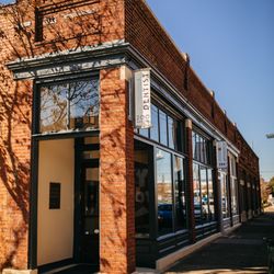 Mitchell Baldree, DDS - Exterior of Mitch Baldree, DDS, a restored 1900-era building at 200 W Main Street in Chattanooga's Southside district