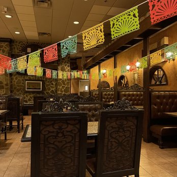 Plaza Azteca - a mexican restaurant with tables and chairs - Mexican Near Me - Williamsburg, Virginia