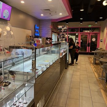 Baskin-Robbins - The shop is small but clean and organized. We sat at a table outside - Ice Cream & Frozen Yogurt Near Me - Roseville, California Baskin-Robbins - The shop is small but clean and organized. We sat at a table outside - Ice Cream & Frozen Yogurt Near Me - Roseville, California