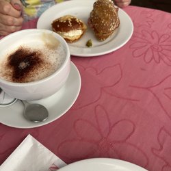 Confiserie Züger - Cappuccino and sandwiches