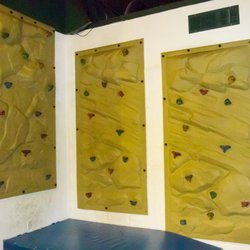Bob's Bouncing Bungalow - Rock n roll on the 3 piece rockwall.