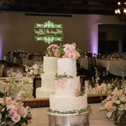 More centerpieces and the cake