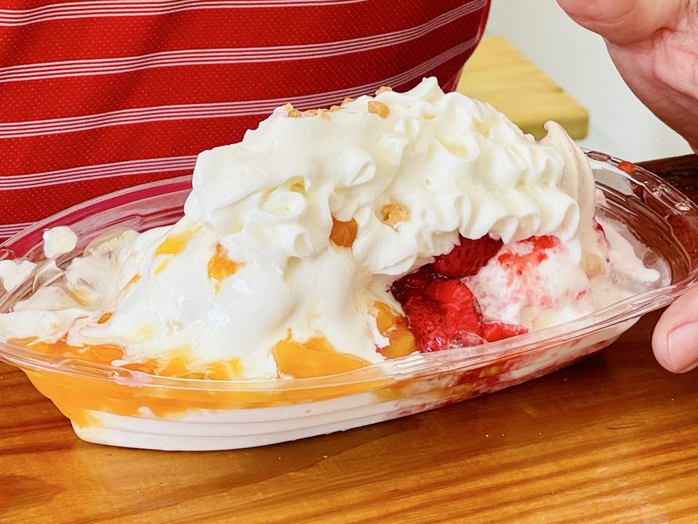 Polly's Freeze Logo