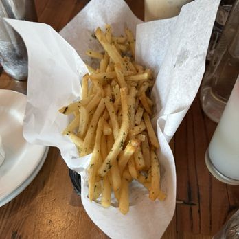 Mona's Burgers and Shakes - Skinny Cut Garlic Fries - Salad Near Me - Concord, California