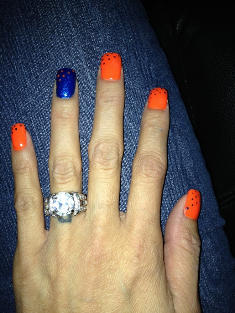 Divi Nails & Spa Logo