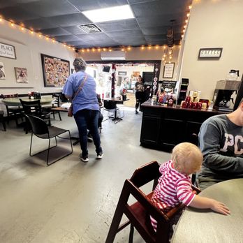 Smokin’ Buns - inside seating - Burgers Near Me - West, Texas Smokin’ Buns - inside seating - Burgers Near Me - West, Texas