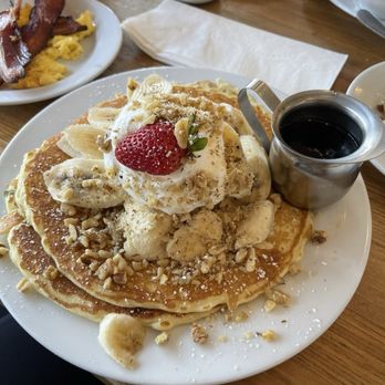 Jongewaard's Bake n Broil - Banana Nut Pancakes - American Near Me - Long Beach, California