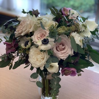 buds 'n bloom Design Studio - Florists Near Me - De Pere, Wisconsin