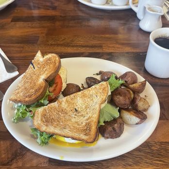 On A Roll Cafe - Cafes Near Me - Lenox, Massachusetts