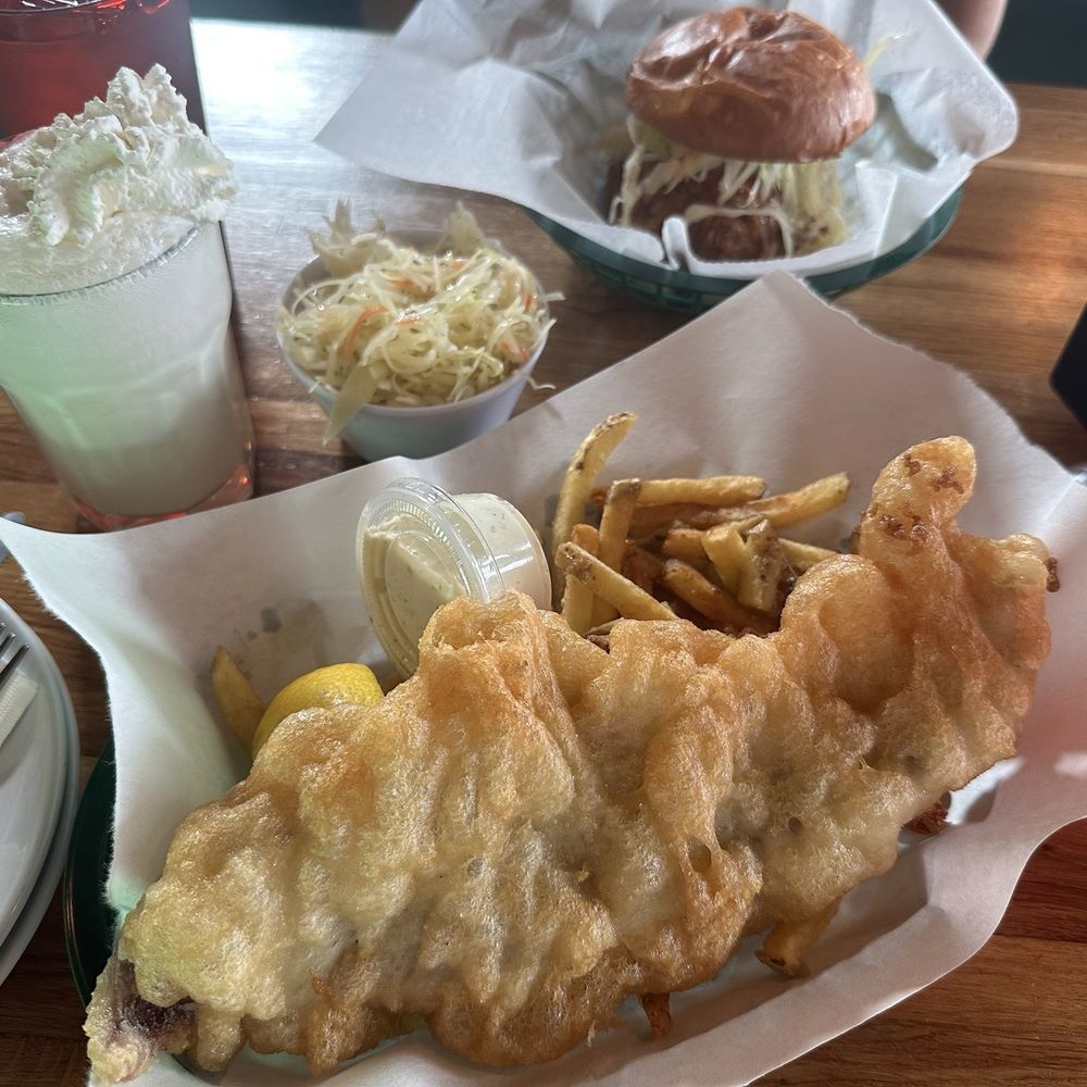 Fish & Whistle - Fish and chips, ginger beer float, side of coleslaw, chicken sandwich - Seafood Near Me - Biddeford, Maine