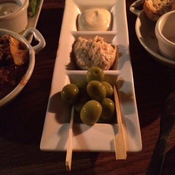 The Port House - Bread accompaniments: olives, hummus and aioli - Tapas Bars Near Me - Dublin, D