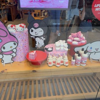 Lush - Cosmetics & Beauty Supply Near Me - Roseville, Minnesota