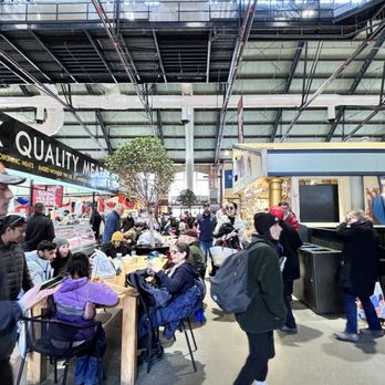 St. Lawrence Market - Farmers Market Near Me - Toronto, Ontario St. Lawrence Market - Farmers Market Near Me - Toronto, Ontario