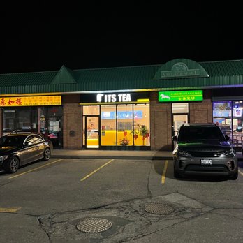 ITS TEA - cars parked in a parking lot at night - Bubble Tea Near Me - Toronto, Ontario ITS TEA - cars parked in a parking lot at night - Bubble Tea Near Me - Toronto, Ontario