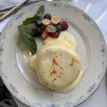 Vert Frais - 16.00- Creme anglaise soufflé Pancake  10/10 Cooked perfectly and wasn't too sweet - Cocktail Bars Near Me - Long Island City, New York