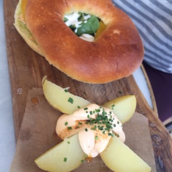 Brunch & Cake - Chicken and mango bagel - Breakfast & Brunch Near Me - Barcelona, B Brunch & Cake - Chicken and mango bagel - Breakfast & Brunch Near Me - Barcelona, B