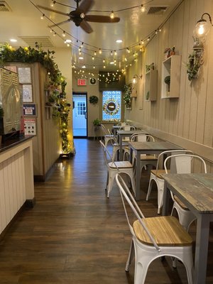 Cafe Bench | Crêpe Flushing by null