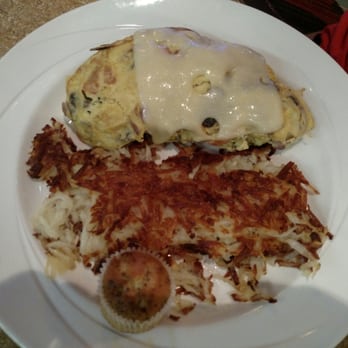 Café Central - Eggs benedict with potatos - American Near Me - Reno, Nevada Café Central - Eggs benedict with potatos - American Near Me - Reno, Nevada