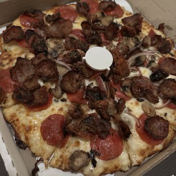 Toppers Pizza Place - Spicy Italian Garlic pizza (medium) - Pizza Near Me - Oxnard, California Toppers Pizza Place - Spicy Italian Garlic pizza (medium) - Pizza Near Me - Oxnard, California