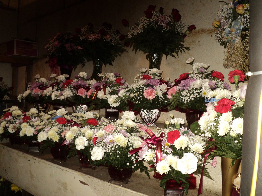 CHESTER’S FLOWERS Updated September 2024 1110 Graham Ave., Windber