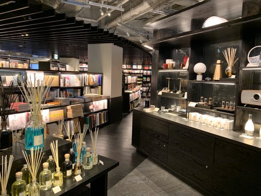 Roppongi Tsutaya Books by null