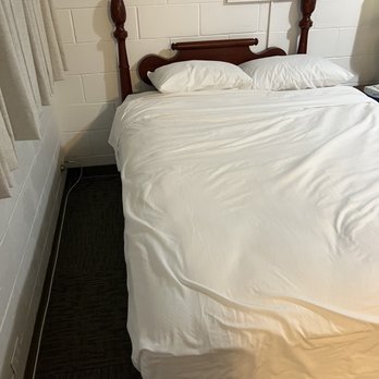 Royal Grove Waikiki - Half-set bed with no linens but one top sheet - Hotels Near Me - Honolulu, Hawaii