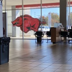 Landers Toyota NWA - Front lobby