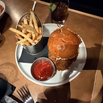 Cafe 4 - Hot Chicken Sandwich - Comfort Food Near Me - Knoxville, Tennessee