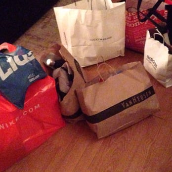 Camarillo Premium Outlets - I think I went shopping. I definitely know I spent some money. Worth it, I came up today haha - Shopping Centers Near Me - Camarillo, California Camarillo Premium Outlets - I think I went shopping. I definitely know I spent some money. Worth it, I came up today haha - Shopping Centers Near Me - Camarillo, California