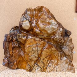 南蓮園池 - A rock inside the Rockery