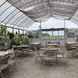 Vineyard At Porter Central - Extra seating in a separate structure outside