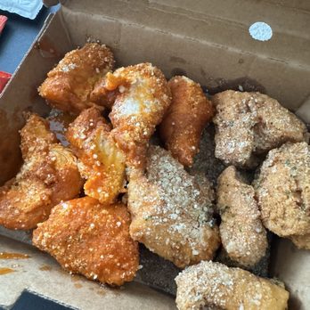 Wing Snob - X-Buffalo Parmesan and X-Garlic Parmesan - Chicken Wings Near Me - Oak Park, Michigan