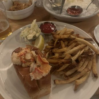 The Mariner - Lobster roll - Seafood Near Me - Mystic, Connecticut