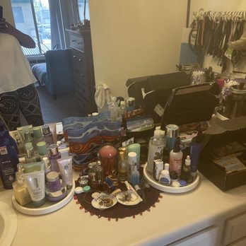 GRB Cleaning Services - Vanity - Home Cleaning Near Me - Van Nuys, California