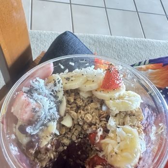 Island Vibes Cafe - This is at 2:30 today as you can see there's very very mostly granola like 3 inches and - Breakfast & Brunch Near Me - Lahaina, Hawaii