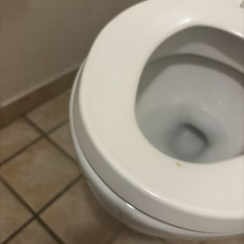 Quality Inn Fallbrook I-15 - Toilet stains and rusty shut off valves. I can tell there's been water damage to the floors.. - Hotels Near Me - Fallbrook, California