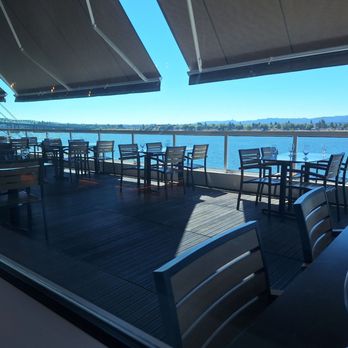 Willamette Valley Vineyards - Vancouver Waterfront - Outdoor seating - Wine Tasting Room Near Me - Vancouver, Washington Willamette Valley Vineyards - Vancouver Waterfront - Outdoor seating - Wine Tasting Room Near Me - Vancouver, Washington