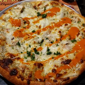Kona Brewing - The Pahoehoe Spciy Chicken Pizza - Pubs Near Me - Honolulu, Hawaii Kona Brewing - The Pahoehoe Spciy Chicken Pizza - Pubs Near Me - Honolulu, Hawaii