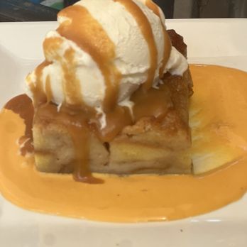 Cobblestone Zionsville - Banana Bread Pudding - Bars Near Me - Zionsville, Indiana