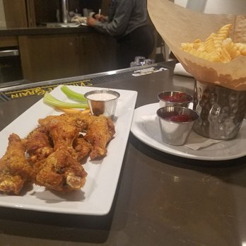 Atlanta Marriott Perimeter Center - Wings and beer. - Hotels Near Me - Atlanta, Georgia