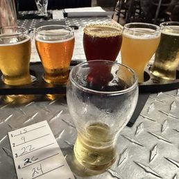 6 5-oz beer flight, yes please! 6 5-oz beer flight, yes please!