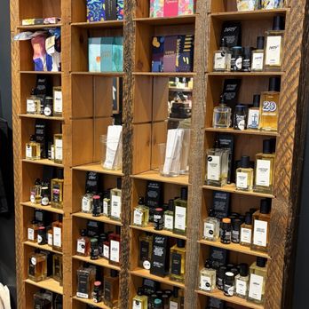 LUSH Cosmetics - Cosmetics & Beauty Supply Near Me - Woodland Hls, California LUSH Cosmetics - Cosmetics & Beauty Supply Near Me - Woodland Hls, California