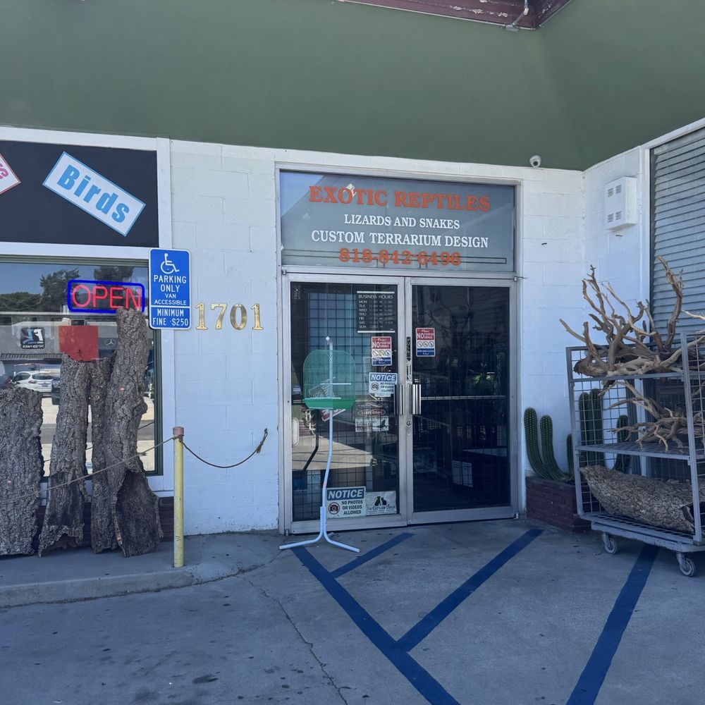 Burbank Scales N Tails - Entrance - Pet Stores Near Me - Burbank, California Burbank Scales N Tails - Entrance - Pet Stores Near Me - Burbank, California