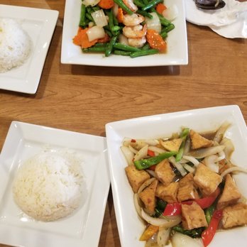 Thai Spoon Restaurant - Green beans with shrimp entree and spicy basil with tofu and sides of white rice - Thai Near Me - Highland, California Thai Spoon Restaurant - Green beans with shrimp entree and spicy basil with tofu and sides of white rice - Thai Near Me - Highland, California