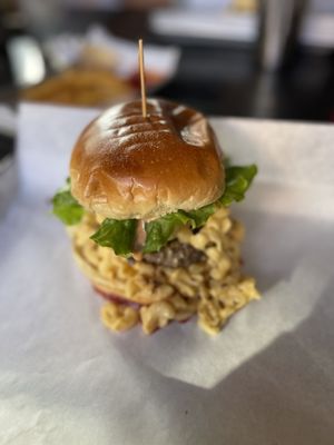 Lindy's on 4th by null