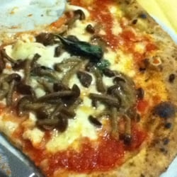 Pizzeria Michele - Margherita ai funghetti, già parzialmente divorata!