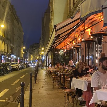 Le Oken - Outside at night - French Near Me - Paris, 01