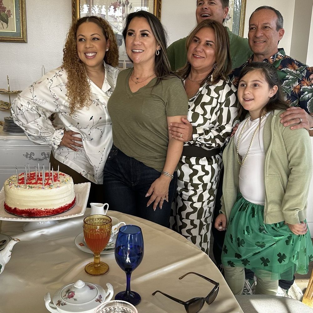 Amazing atmosphere and delicious tea! Excellent for multiple celebrations! Amazing atmosphere and delicious tea! Excellent for multiple celebrations!
