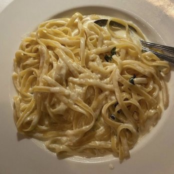 Matteo's Trattoria - Fettuccini Alfredo - Italian Near Me - Hallandale, Florida