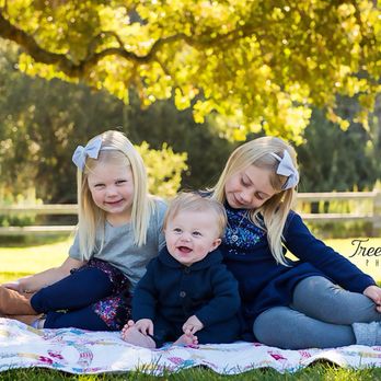 Tree Swing Photography - Adorable little fella with his big sisters - Session Photography Near Me Tree Swing Photography - Adorable little fella with his big sisters - Session Photography Near Me